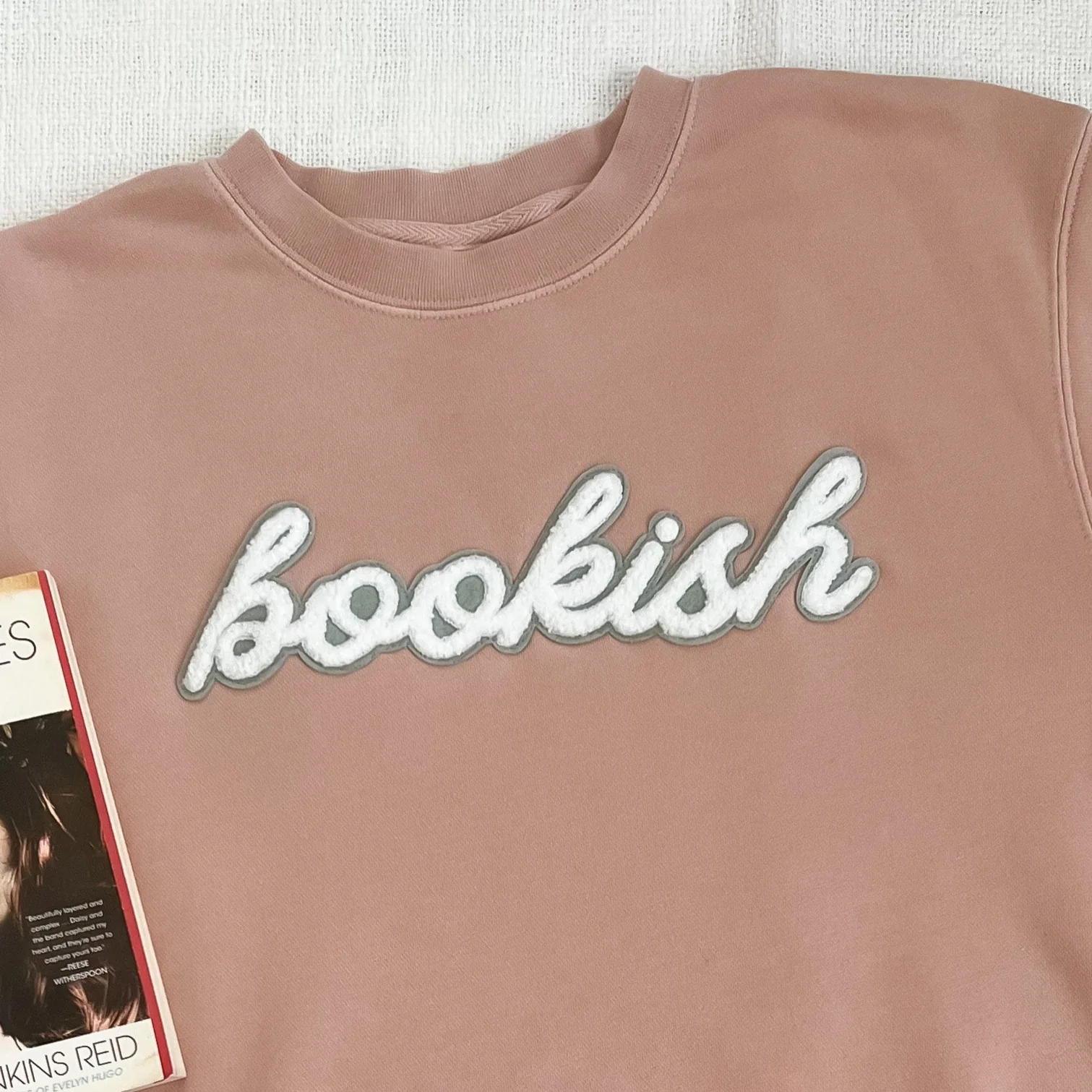 Bookish. Patch Sweatshirt - Blush