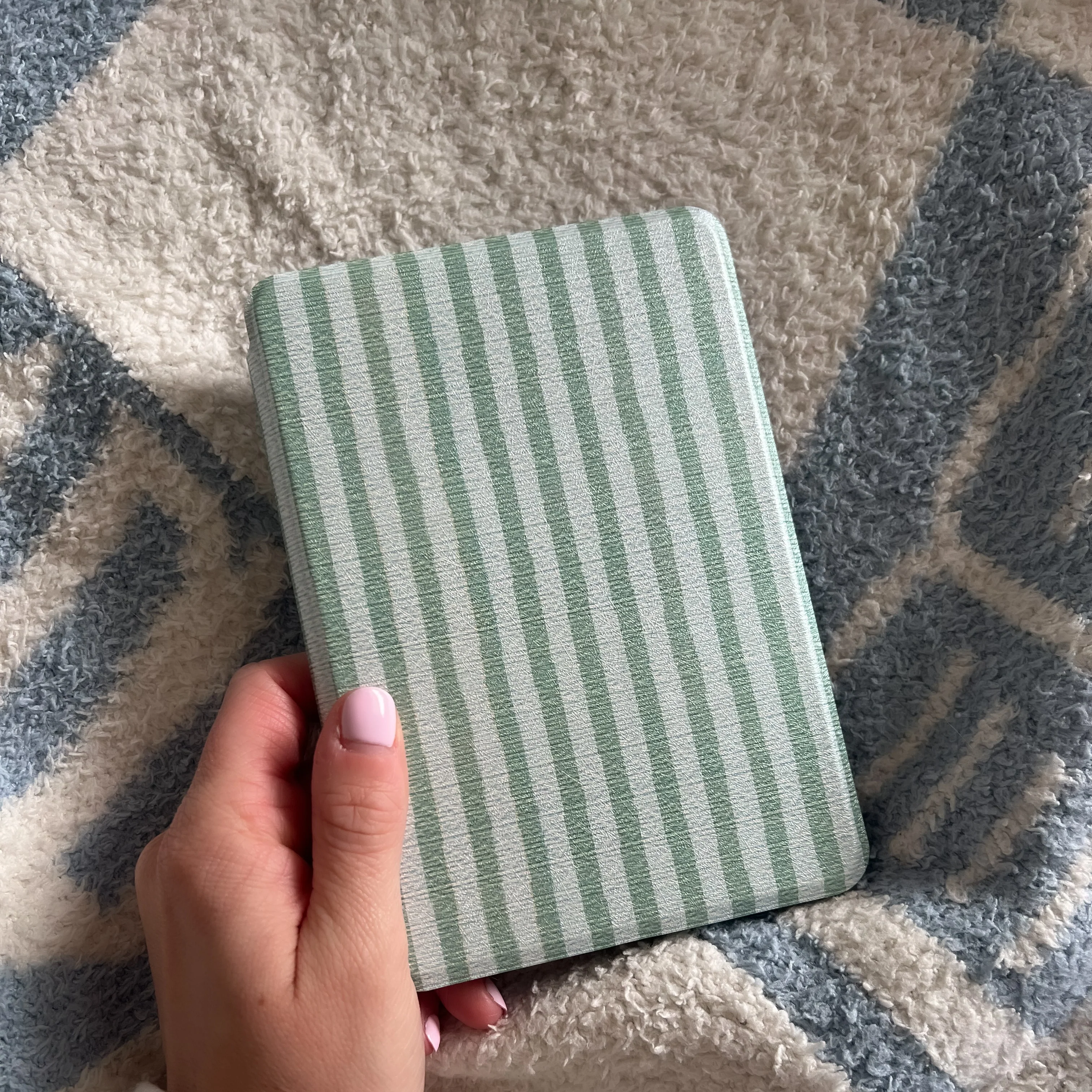 Lazy Hazy Stripe Kindle Case - Image 8