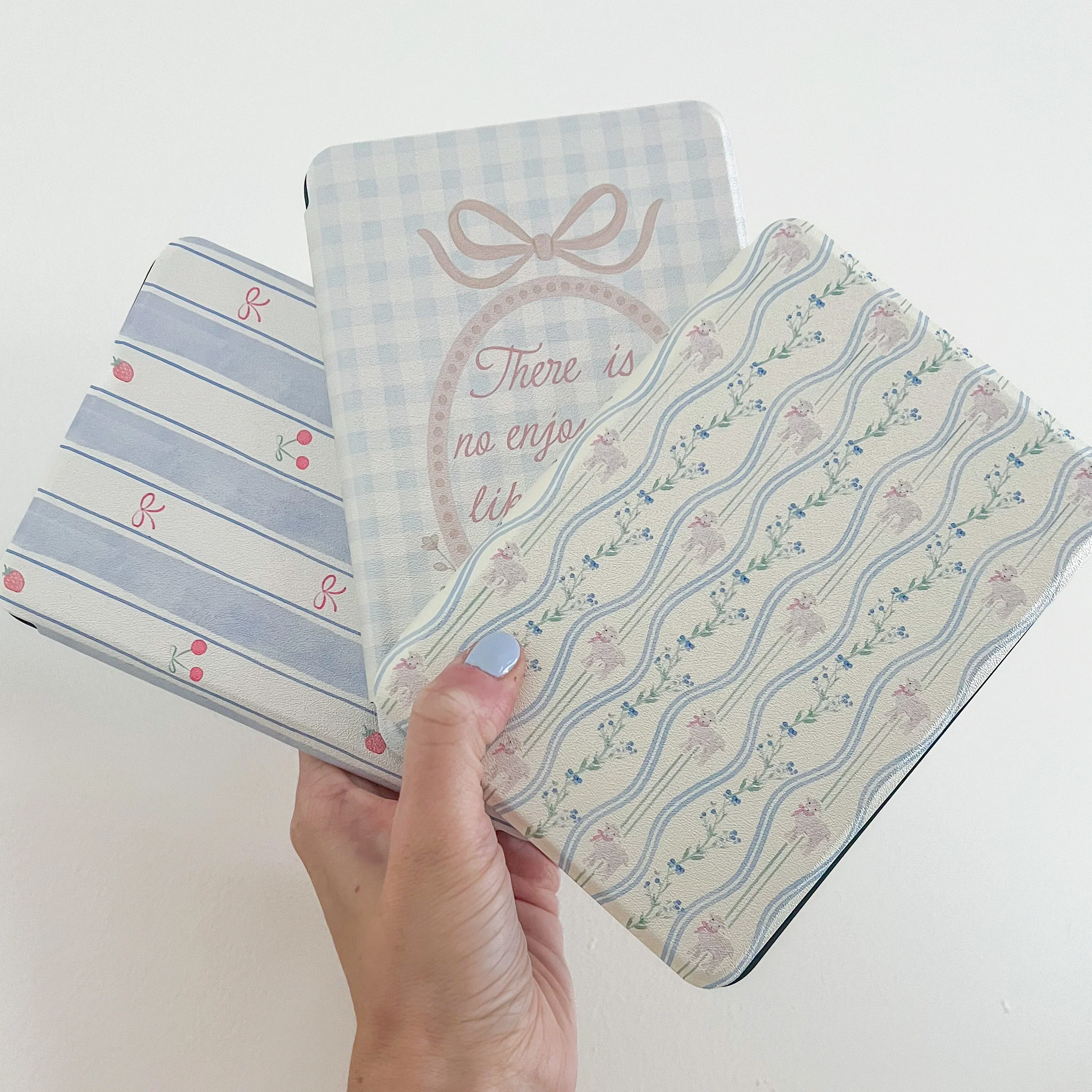 Berries & Bows Kindle Case - Image 3