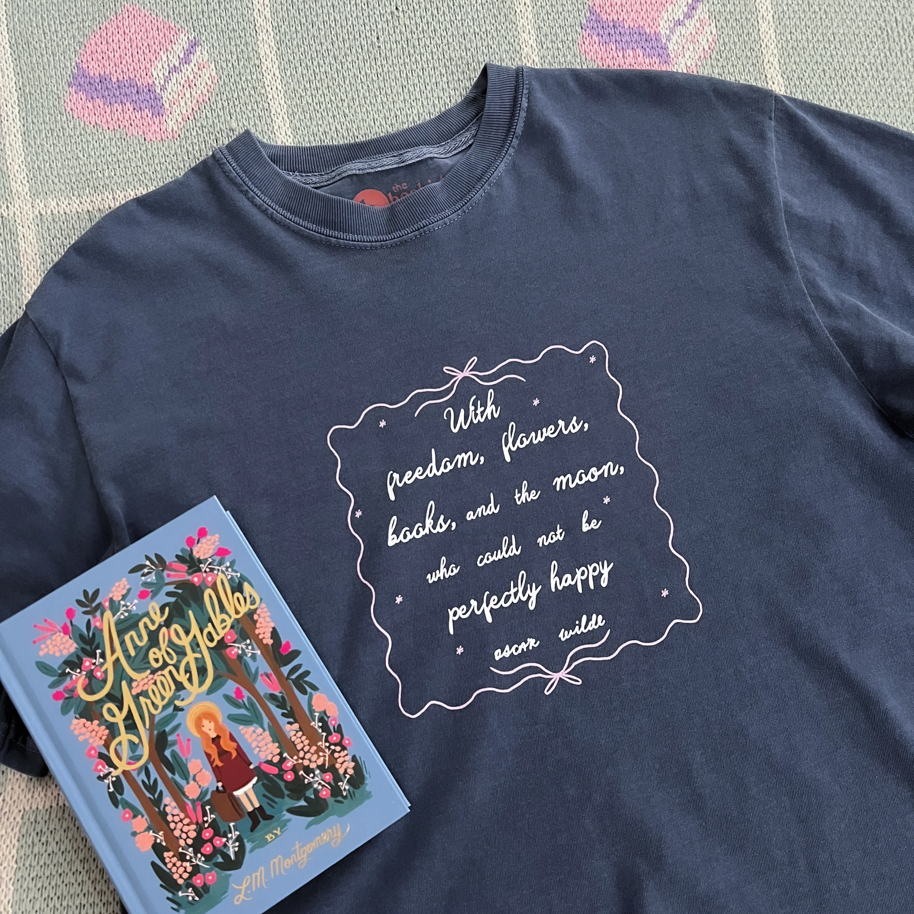 Wilde About Books Tee